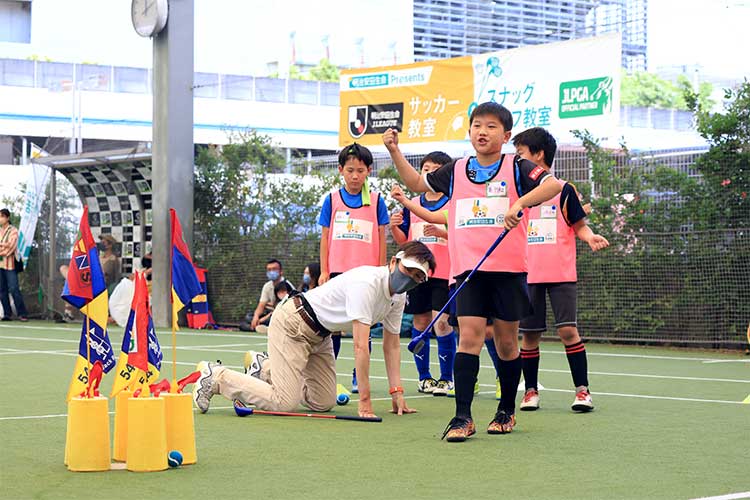 スポーツの楽しさを子供たちへ!!「明治安田生命Presents サッカー教室＆スナッグゴルフ教室」を開催