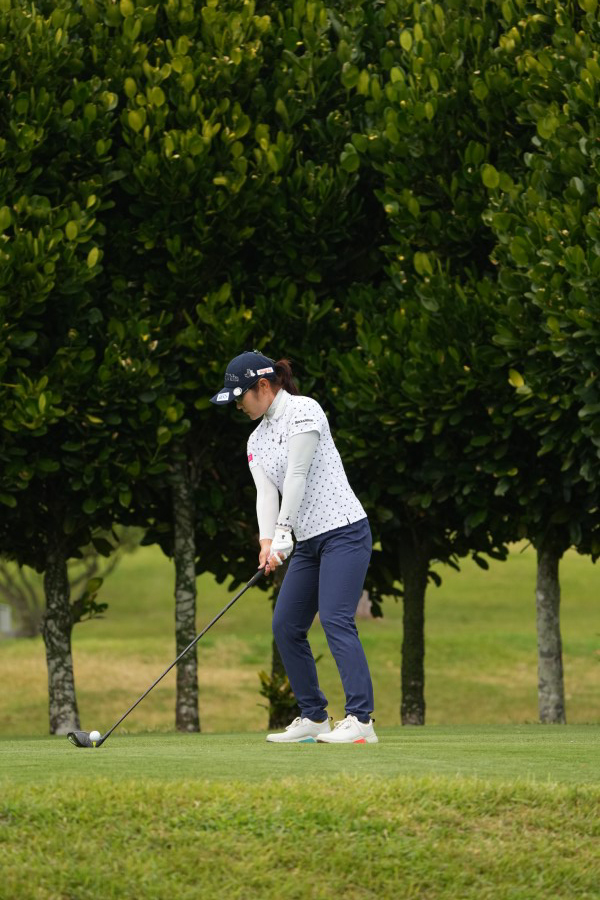 藤田さいきのドライバースイング（斜め前方）連続写真【2022年ダイキンオーキッドレディスゴルフトーナメント】