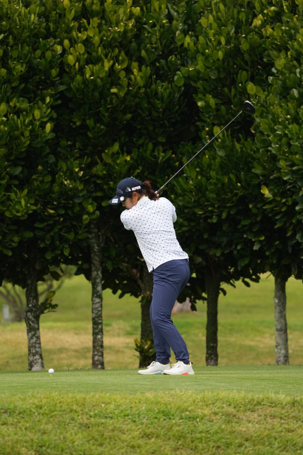 藤田さいきのドライバースイング（斜め前方）連続写真【2022年ダイキンオーキッドレディスゴルフトーナメント】