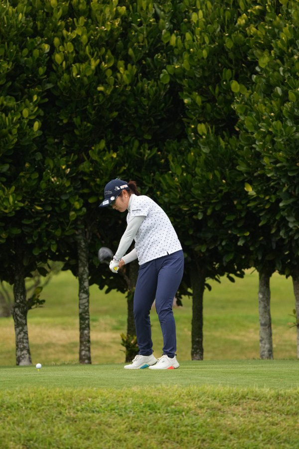 藤田さいきのドライバースイング（斜め前方）連続写真【2022年ダイキンオーキッドレディスゴルフトーナメント】