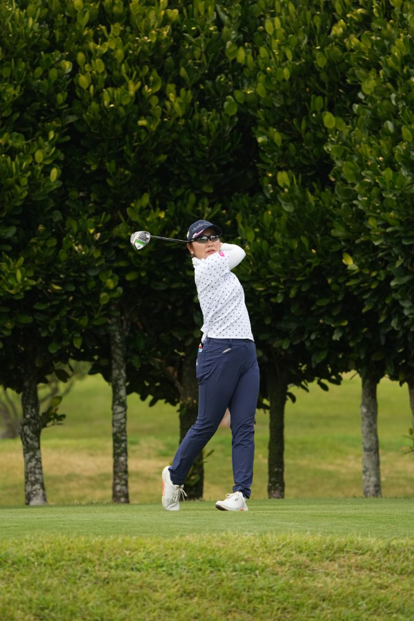 藤田さいきのドライバースイング（斜め前方）連続写真【2022年ダイキンオーキッドレディスゴルフトーナメント】