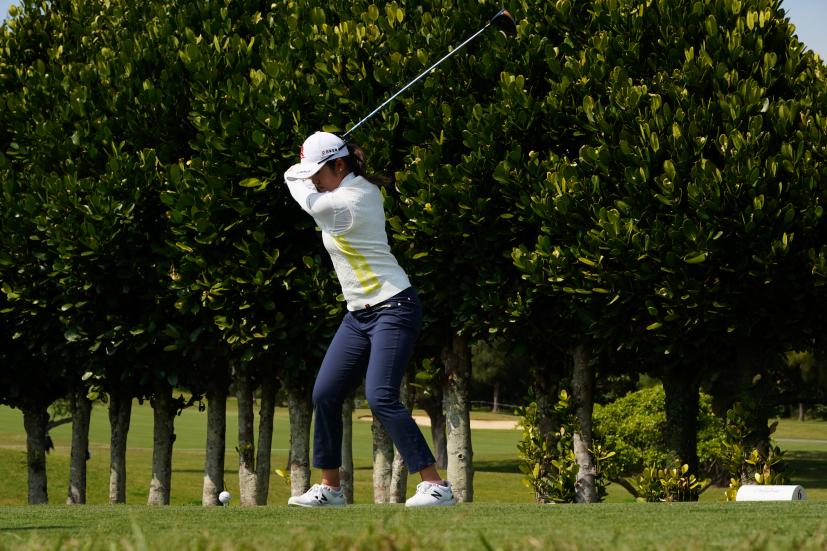 稲見萌寧のドライバースイング（斜め前方）連続写真【2022年ダイキンオーキッドレディスゴルフトーナメント】