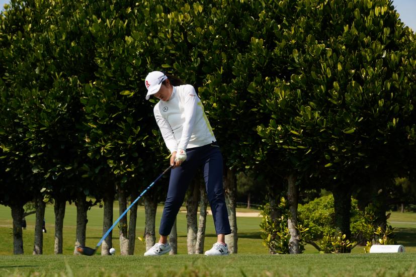 稲見萌寧のドライバースイング（斜め前方）連続写真【2022年ダイキンオーキッドレディスゴルフトーナメント】