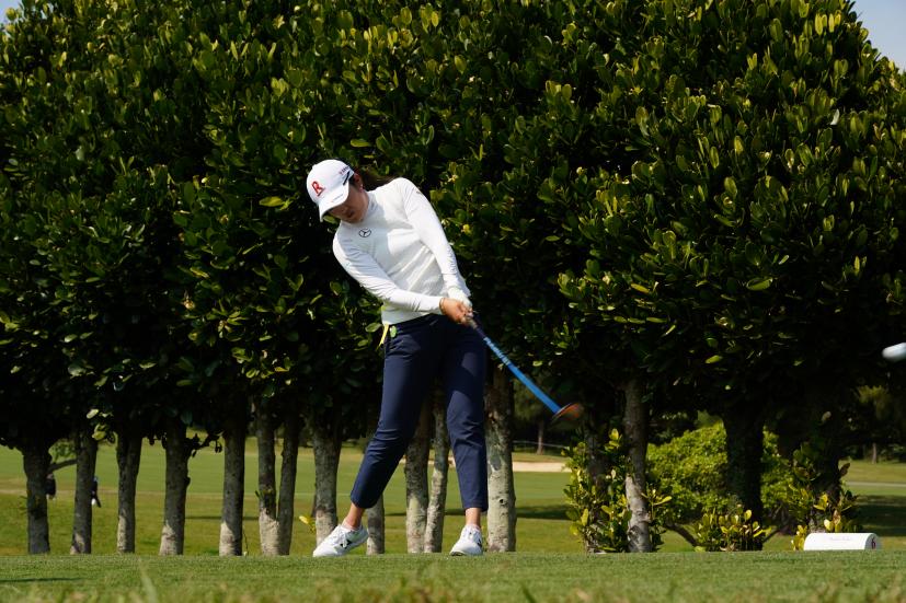 稲見萌寧のドライバースイング（斜め前方）連続写真【2022年ダイキンオーキッドレディスゴルフトーナメント】