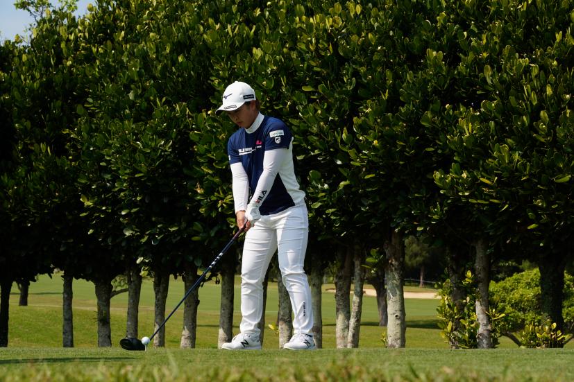 西郷真央のドライバースイング（斜め前方）連続写真【2022年ダイキンオーキッドレディスゴルフトーナメント】