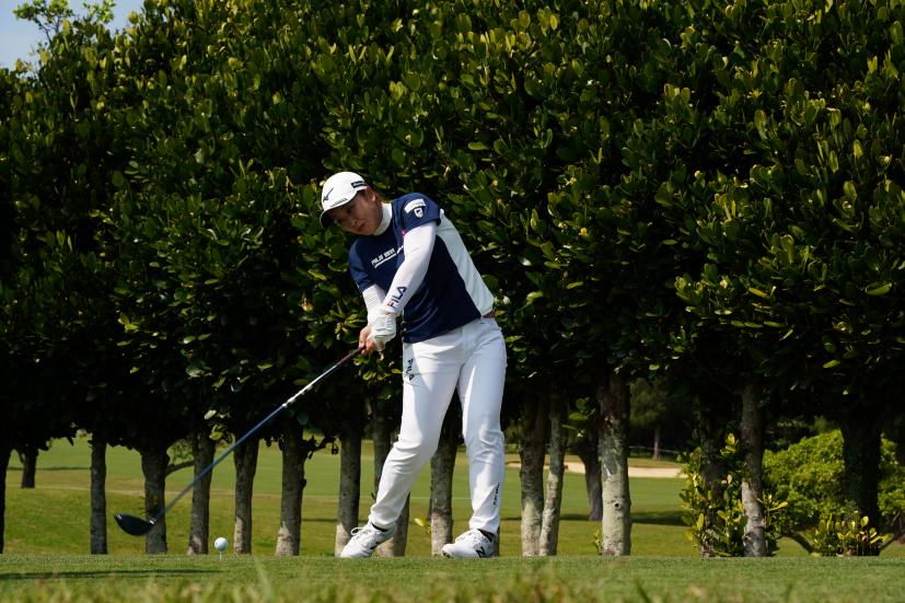 西郷真央のドライバースイング（斜め前方）連続写真【2022年ダイキンオーキッドレディスゴルフトーナメント】