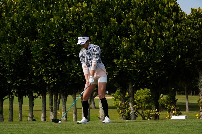 原英莉花のドライバースイング（斜め前方）連続写真【2022年ダイキンオーキッドレディスゴルフトーナメント】