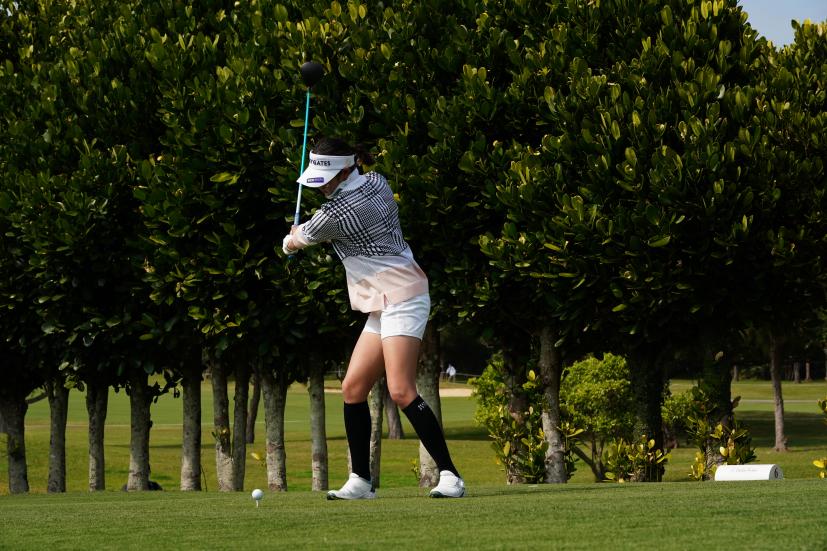 原英莉花のドライバースイング（斜め前方）連続写真【2022年ダイキンオーキッドレディスゴルフトーナメント】