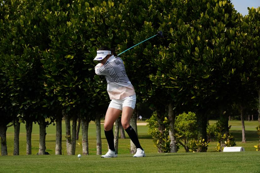 原英莉花のドライバースイング（斜め前方）連続写真【2022年ダイキンオーキッドレディスゴルフトーナメント】