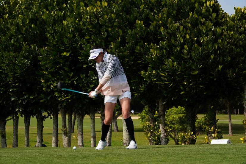 原英莉花のドライバースイング（斜め前方）連続写真【2022年ダイキンオーキッドレディスゴルフトーナメント】