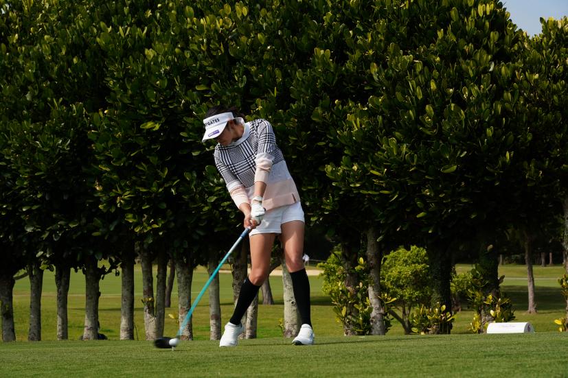 原英莉花のドライバースイング（斜め前方）連続写真【2022年ダイキンオーキッドレディスゴルフトーナメント】