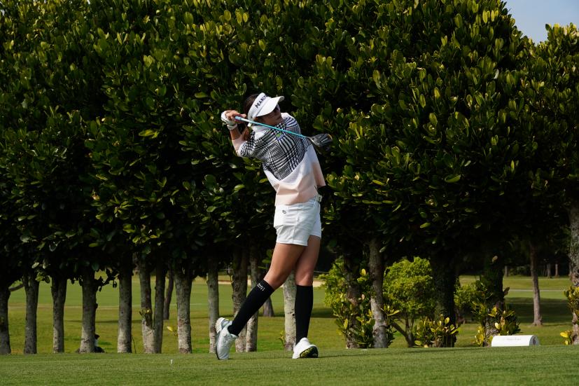 原英莉花のドライバースイング（斜め前方）連続写真【2022年ダイキンオーキッドレディスゴルフトーナメント】