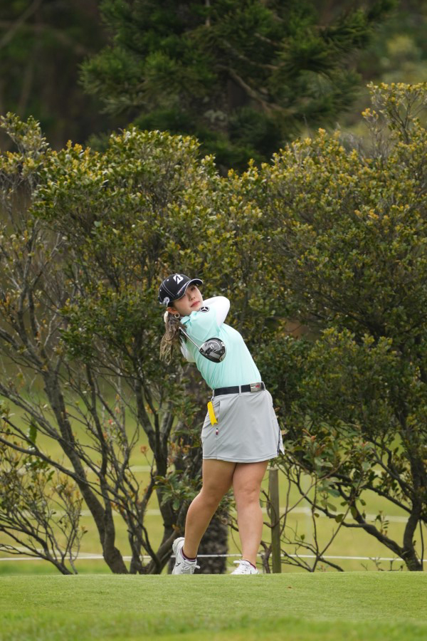 吉田優利のドライバースイング（斜め前方）連続写真【2022年ダイキンオーキッドレディスゴルフトーナメント】