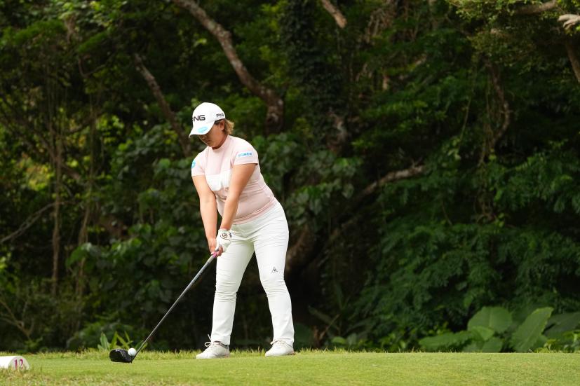 鈴木愛のドライバースイング（斜め前方）連続写真【2022年ダイキンオーキッドレディスゴルフトーナメント】