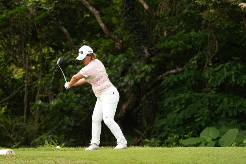 鈴木愛のドライバースイング（斜め前方）連続写真【2022年ダイキンオーキッドレディスゴルフトーナメント】