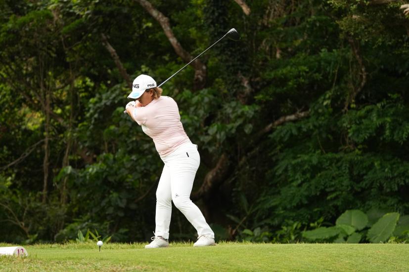 鈴木愛のドライバースイング（斜め前方）連続写真【2022年ダイキンオーキッドレディスゴルフトーナメント】