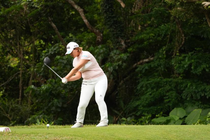 鈴木愛のドライバースイング（斜め前方）連続写真【2022年ダイキンオーキッドレディスゴルフトーナメント】