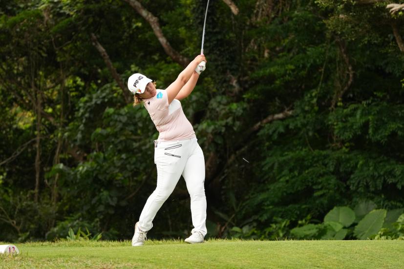 鈴木愛のドライバースイング（斜め前方）連続写真【2022年ダイキンオーキッドレディスゴルフトーナメント】