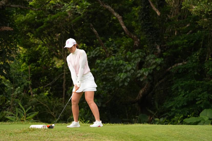 渡邉彩香のドライバースイング（斜め前方）連続写真【2022年ダイキンオーキッドレディスゴルフトーナメント】