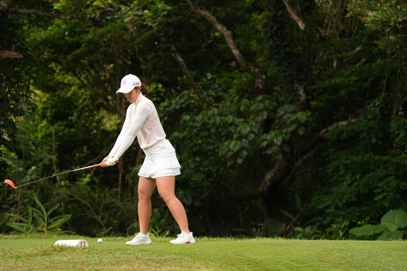 渡邉彩香のドライバースイング（斜め前方）連続写真【2022年ダイキンオーキッドレディスゴルフトーナメント】