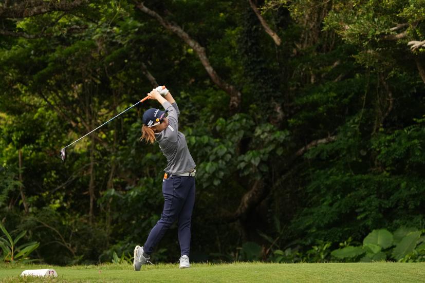 宮里美香のドライバースイング（斜め前方）連続写真【2022年ダイキンオーキッドレディスゴルフトーナメント】