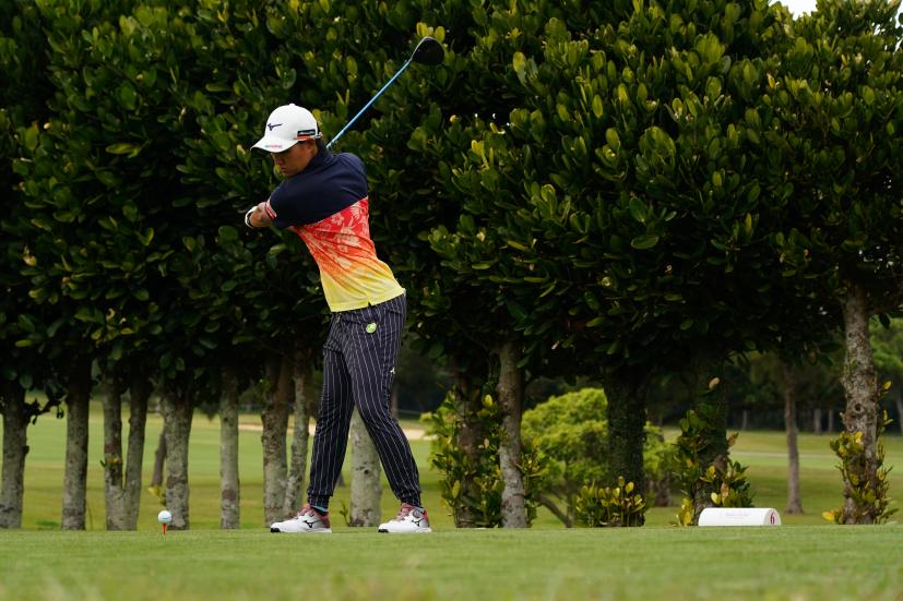 野澤真央のドライバースイング（斜め前方）連続写真【2022年ダイキンオーキッドレディスゴルフトーナメント】