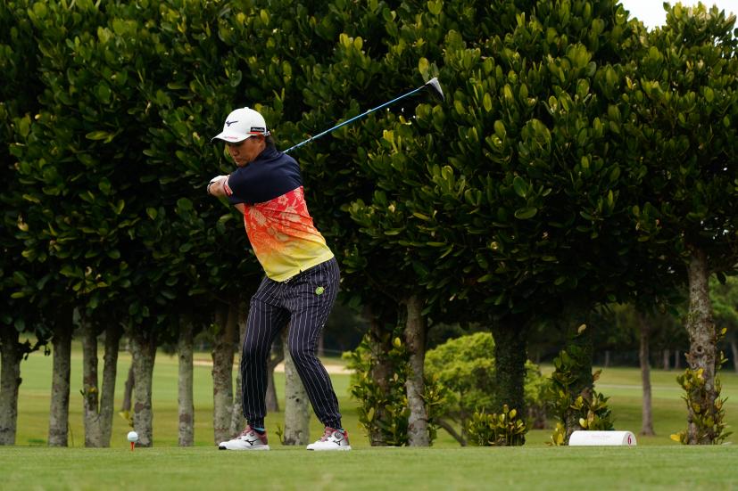 野澤真央のドライバースイング（斜め前方）連続写真【2022年ダイキンオーキッドレディスゴルフトーナメント】