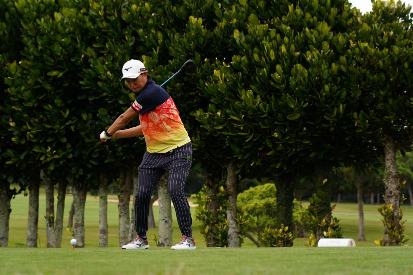 野澤真央のドライバースイング（斜め前方）連続写真【2022年ダイキンオーキッドレディスゴルフトーナメント】