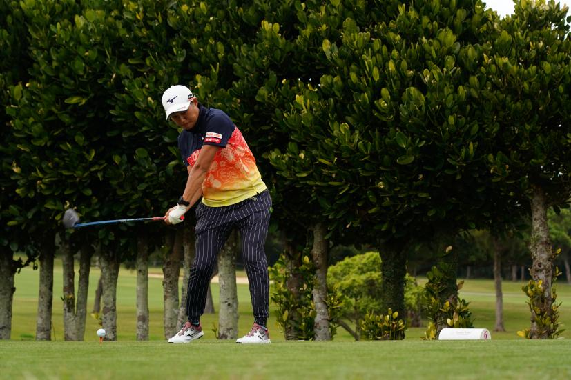 野澤真央のドライバースイング（斜め前方）連続写真【2022年ダイキンオーキッドレディスゴルフトーナメント】