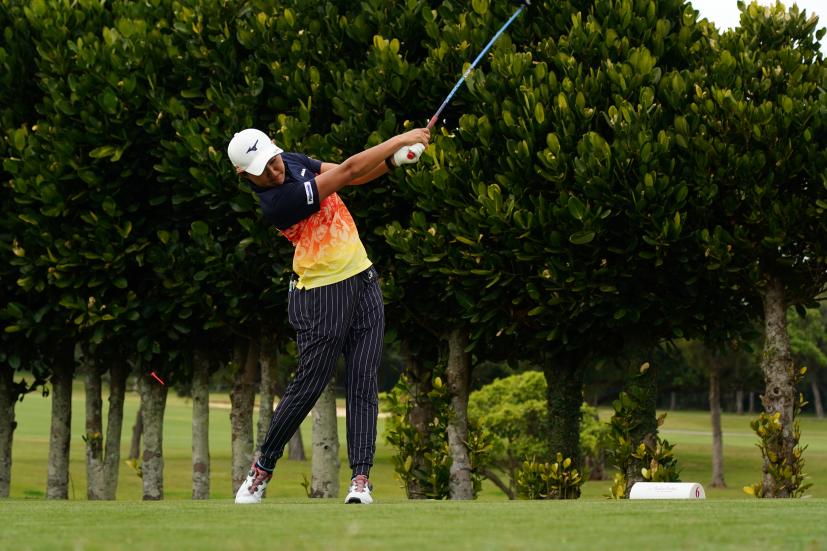 野澤真央のドライバースイング（斜め前方）連続写真【2022年ダイキンオーキッドレディスゴルフトーナメント】