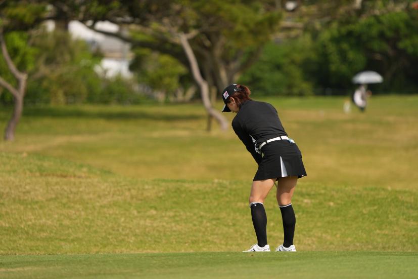 小野祐夢のアイアンスイング（斜め前方）連続写真【2022年ダイキンオーキッドレディスゴルフトーナメント】
