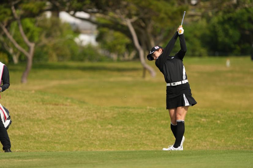 小野祐夢のアイアンスイング（斜め前方）連続写真【2022年ダイキンオーキッドレディスゴルフトーナメント】