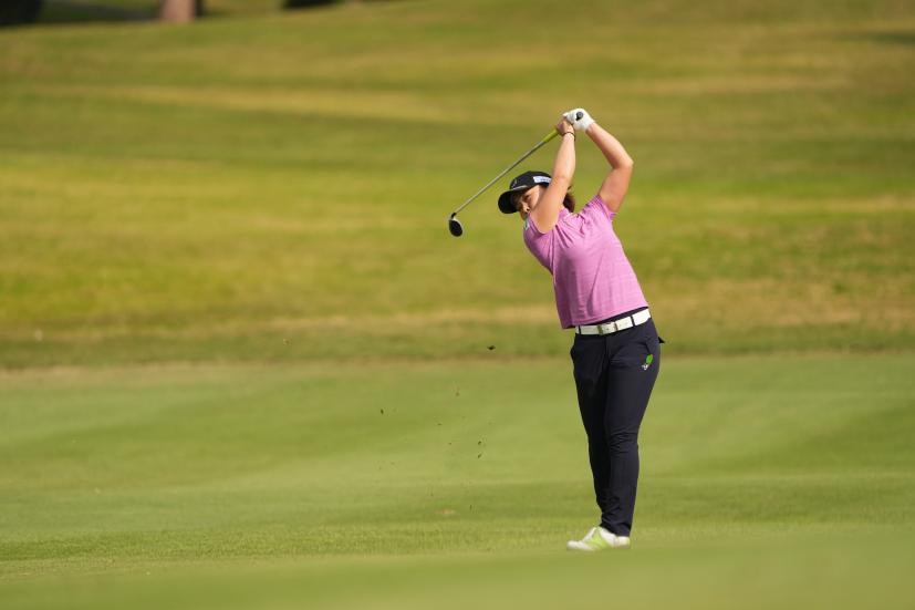 岩橋里衣のユーティリティスイング（斜め前方）連続写真【2022年ダイキンオーキッドレディスゴルフトーナメント】