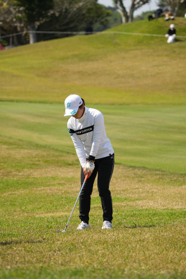 佐藤心結のウェッジスイング（アプローチ）連続写真【2022年ダイキンオーキッドレディスゴルフトーナメント】