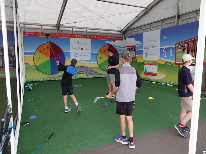 ゴルフをやったことのない子供も楽しめるスナッグゴルフ