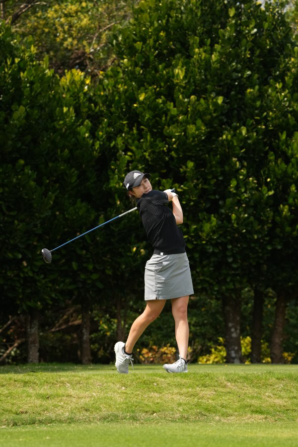 森田遥のドライバースイング（斜め前方）連続写真【2022年ダイキンオーキッドレディスゴルフトーナメント】