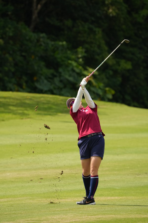 勝みなみのアイアンスイング（斜め前方）連続写真【2022年ダイキンオーキッドレディスゴルフトーナメント】