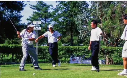 アドバイスするジャンボ