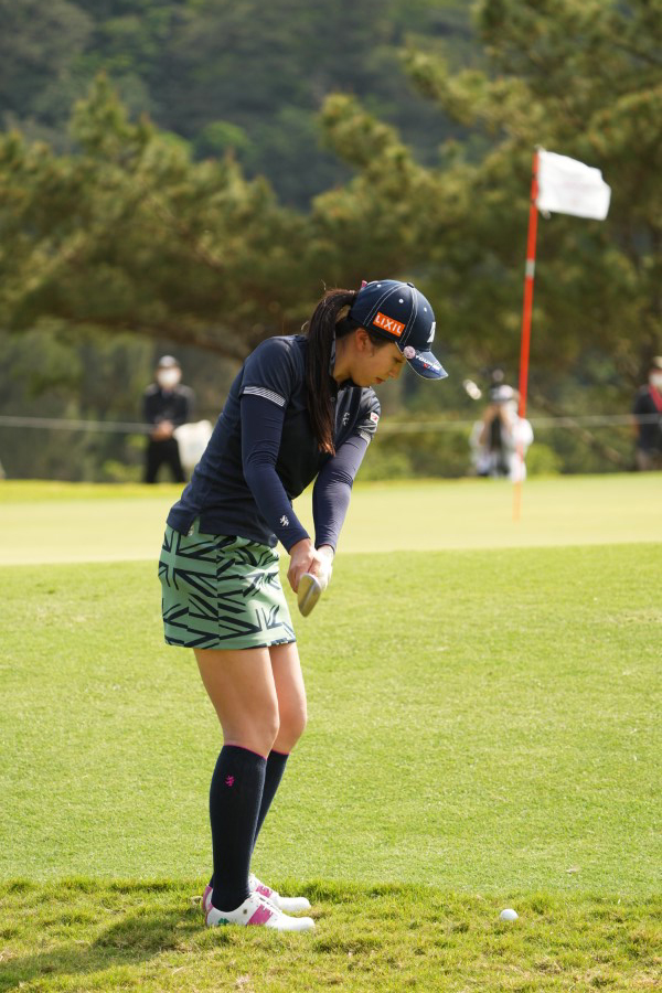 堀琴音のウェッジスイング（アプローチ）連続写真【2022年ダイキンオーキッドレディスゴルフトーナメント】