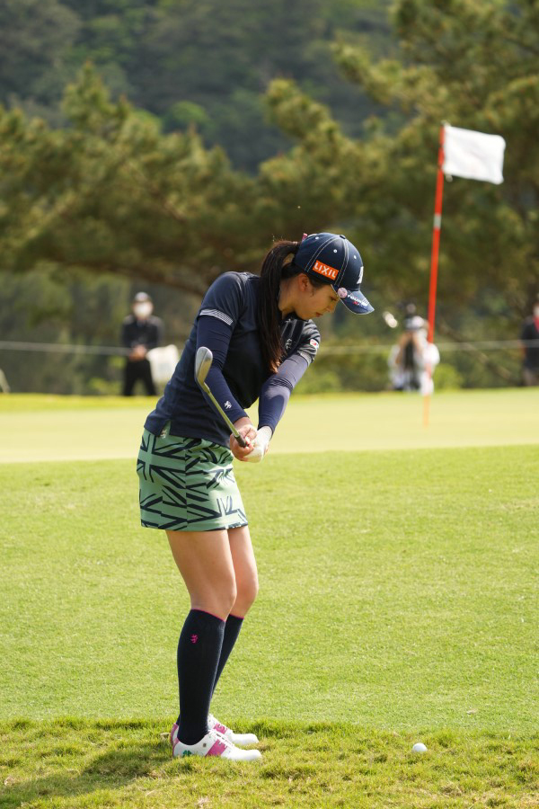 堀琴音のウェッジスイング（アプローチ）連続写真【2022年ダイキンオーキッドレディスゴルフトーナメント】