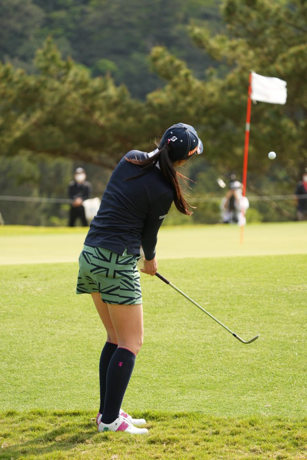 堀琴音のウェッジスイング（アプローチ）連続写真【2022年ダイキンオーキッドレディスゴルフトーナメント】