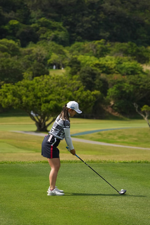 吉田優利のドライバースイング（後方）連続写真【2022年ダイキンオーキッドレディスゴルフトーナメント】