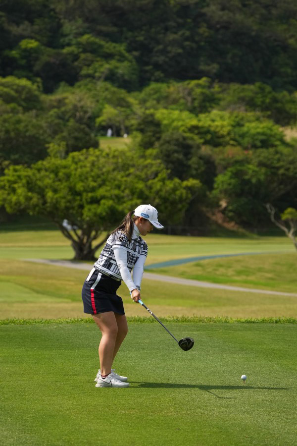 吉田優利のドライバースイング（後方）連続写真【2022年ダイキンオーキッドレディスゴルフトーナメント】