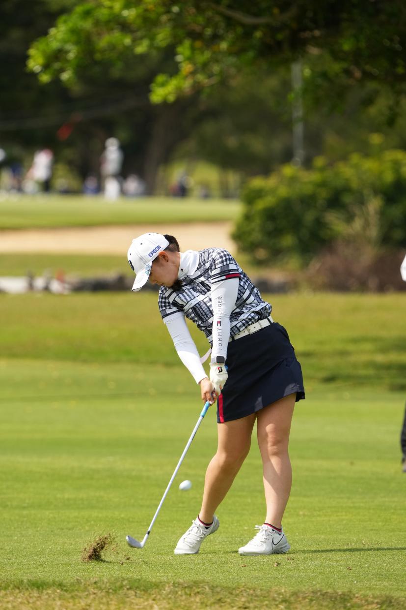 吉田優利のアイアンスイング（斜め前方）連続写真【2022年ダイキンオーキッドレディスゴルフトーナメント】