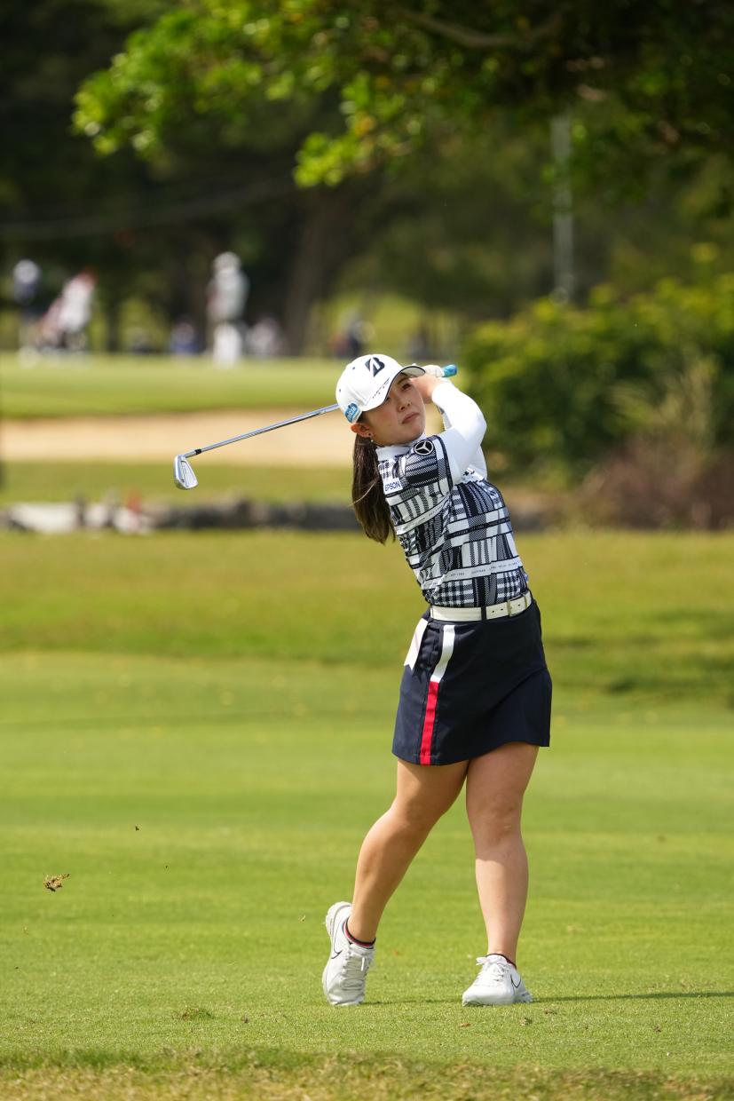 吉田優利のアイアンスイング（斜め前方）連続写真【2022年ダイキンオーキッドレディスゴルフトーナメント】