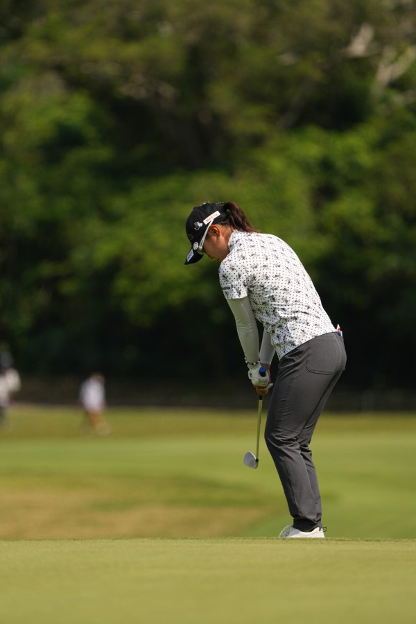 藤田さいきのウェッジスイング（アプローチ）連続写真【2022年ダイキンオーキッドレディスゴルフトーナメント】