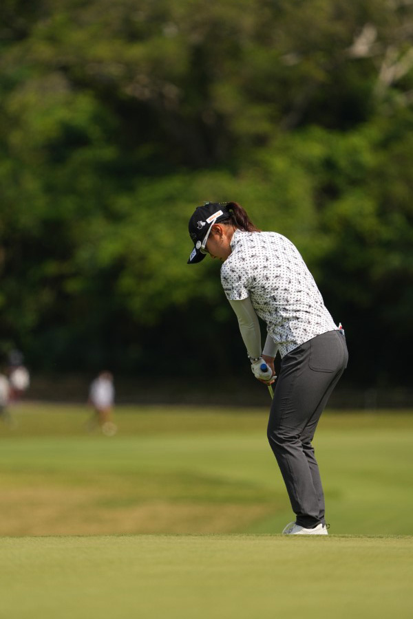 藤田さいきのウェッジスイング（アプローチ）連続写真【2022年ダイキンオーキッドレディスゴルフトーナメント】