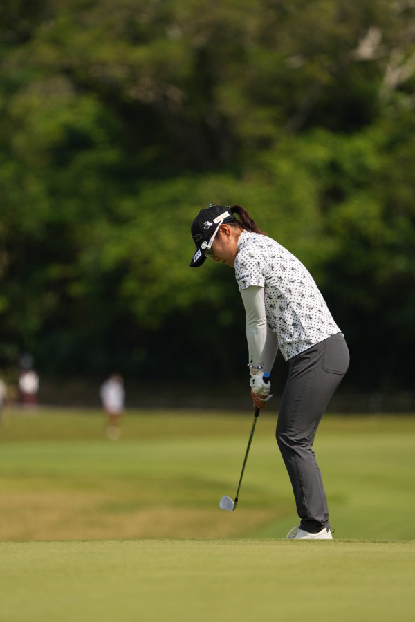 藤田さいきのウェッジスイング（アプローチ）連続写真【2022年ダイキンオーキッドレディスゴルフトーナメント】