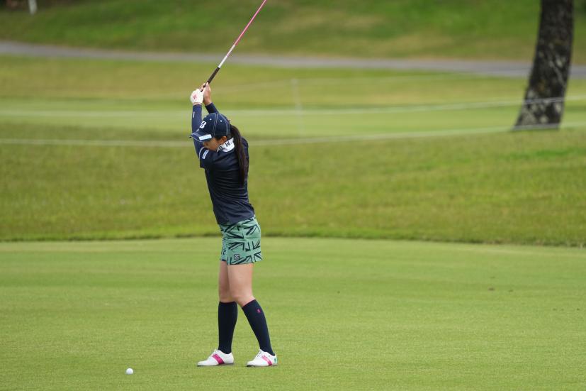 堀琴音のフェアウェイウッドスイング（斜め前方）連続写真【2022年ダイキンオーキッドレディスゴルフトーナメント】
