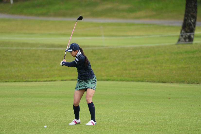 堀琴音のフェアウェイウッドスイング（斜め前方）連続写真【2022年ダイキンオーキッドレディスゴルフトーナメント】